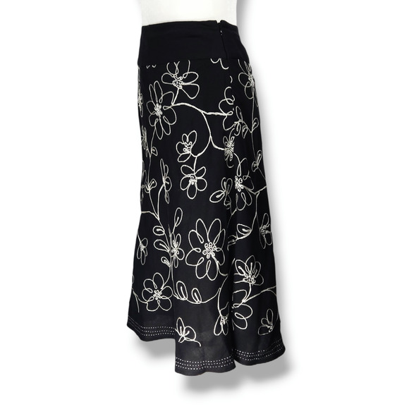 EUC Tweeds Linen Blend Flower Embroidery Lined Flare Skirt Sz. 8 Black White - Picture 3 of 8